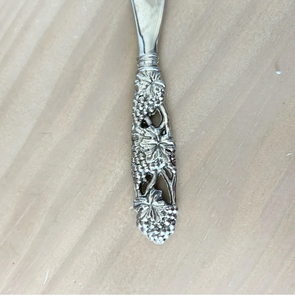 Vintage Ornate Godinger Silver Grapevine Paddle Butter Spreader
